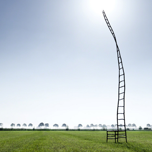 The Empty Chair, monter au ciel par Maarten Baas