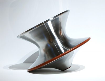 Spun, fauteuil culbuto par Thomas Heatherwick