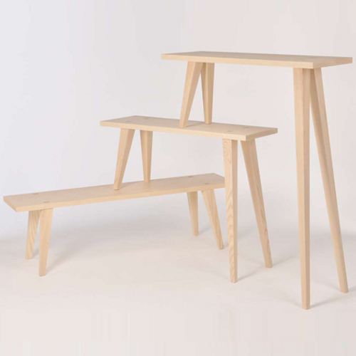 3 Bancs 1 bureau par Oscar Medley-Whitfield