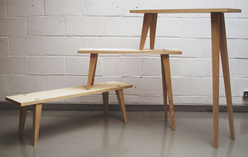 3 Bancs 1 bureau par Oscar Medley-Whitfield