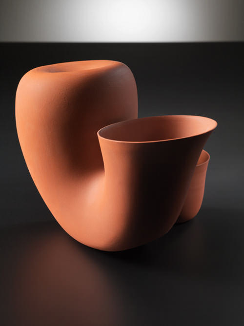 Repenser les formes usuelles, collection de carafes par Aldo Bakker