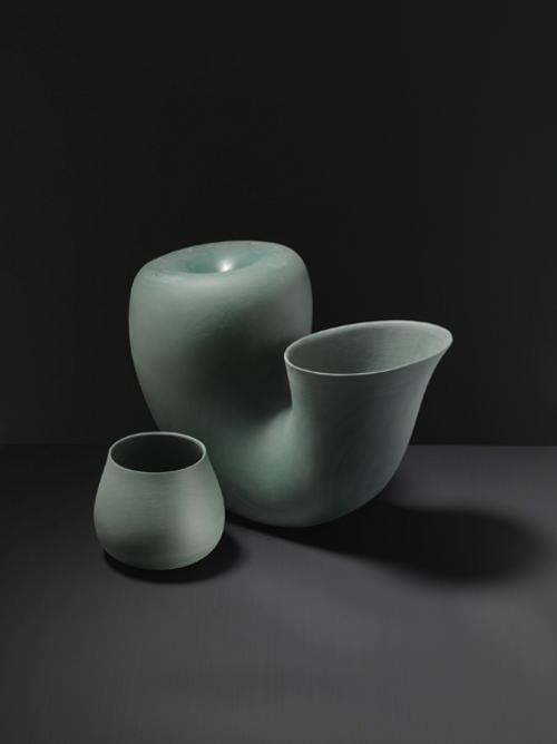 Repenser les formes usuelles, collection de carafes par Aldo Bakker