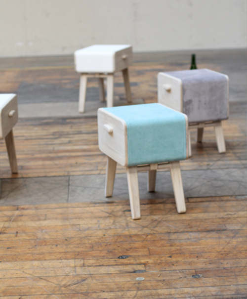 Oturakast tabouret + tiroir + commode par Rianne Koens