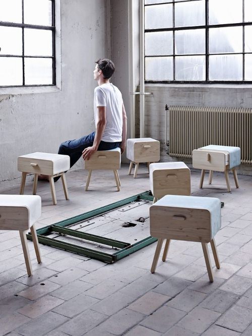 Oturakast tabouret + tiroir + commode par Rianne Koens