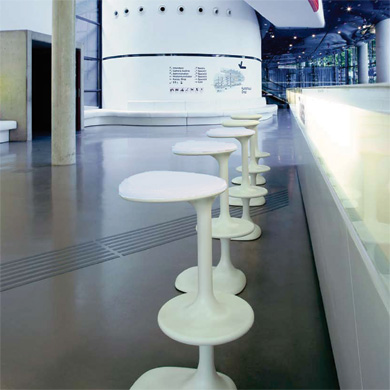 Tabouret Kant par Karim Rashid