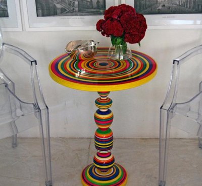 Table haute en couleur Pirueta par Piey