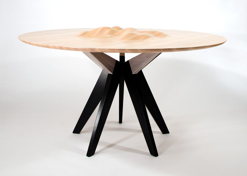 OCEAN’S EDGE LA TABLE À ONDULATIONS PAR TYSON ATWELL