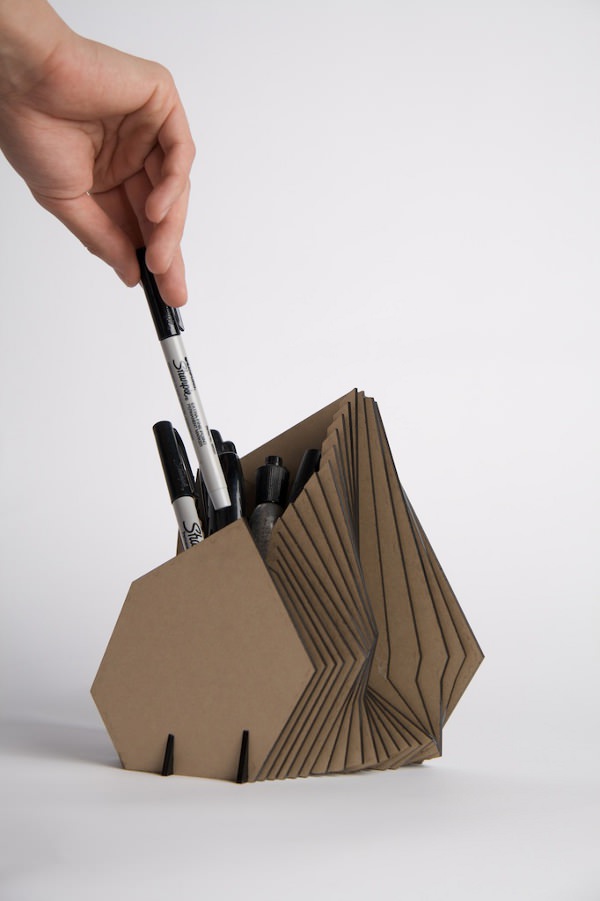 Pen Holder par Nathaniel Paffet Lugassy