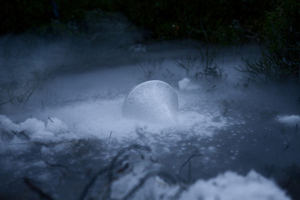 Story la suspension de porcelaine par Vibeke Skar et Ida Noemi Vidal