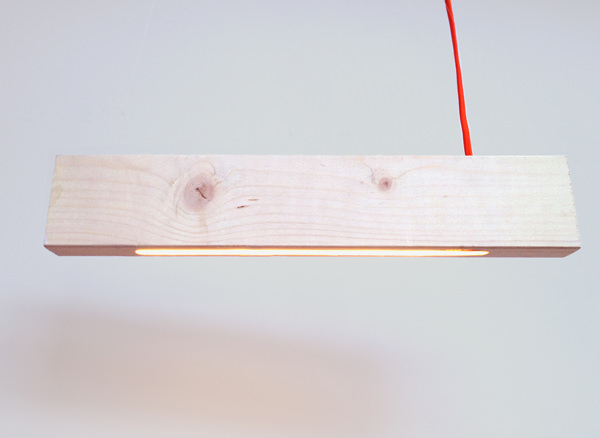 Défier la gravité lampe 2x4 par Alexandra Burr