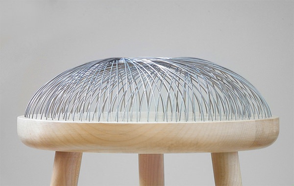 Dome Stool 80 tiges d'acier pour un tabouret par le studio Toer