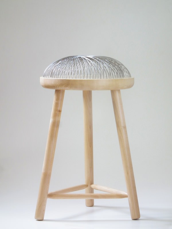 Dome Stool 80 tiges d'acier pour un tabouret par le studio Toer