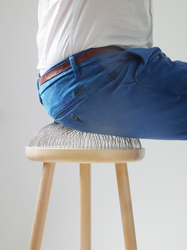 Dome Stool 80 tiges d'acier pour un tabouret par le studio Toer