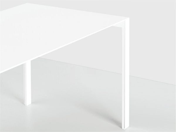 Thin-K la table de 6 mm par Luciano Bertoncini