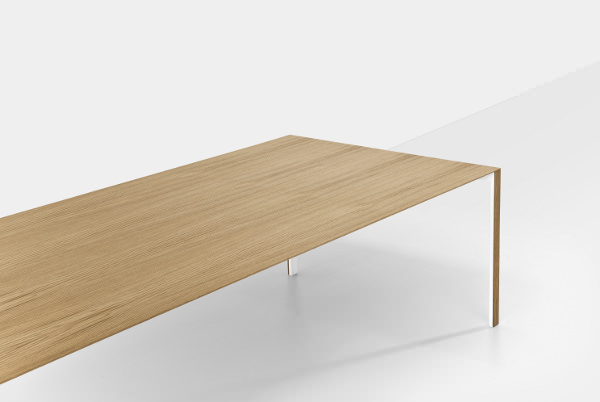 Thin-K la table de 6 mm par Luciano Bertoncini