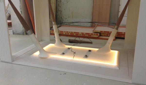 Table T le Corian lumineux par Irena Kilibarda