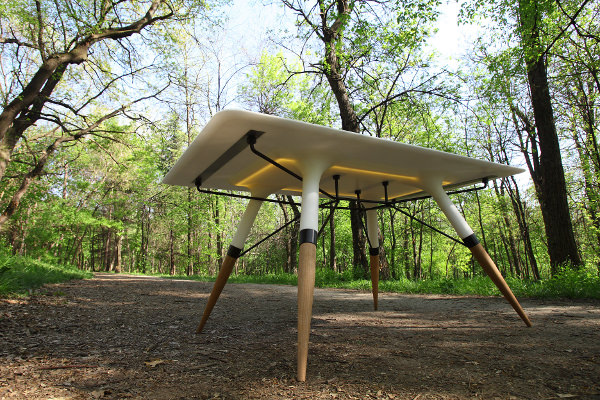 Table T le Corian lumineux par Irena Kilibarda