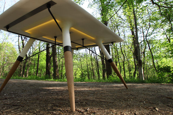 Table T le Corian lumineux par Irena Kilibarda