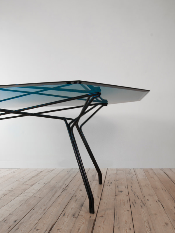 De Intuïtiefabriek design au féminin - table saffier