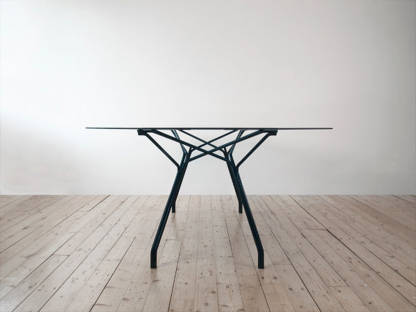 De Intuïtiefabriek design au féminin - table saffier