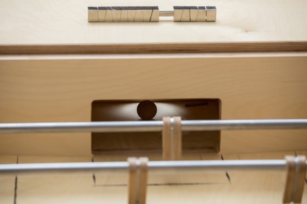 Plywood Foosball le baby-foot de bois par Slava Balbek