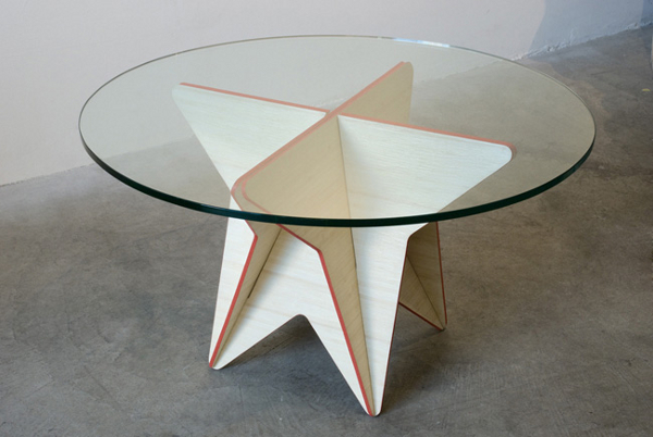 TABLE ÉTOILÉE PAR TAMARA PETROVIC