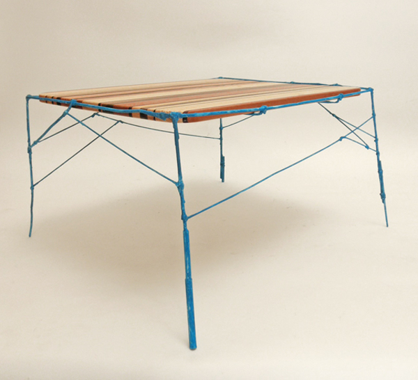 Table instable par Stefan Wieland