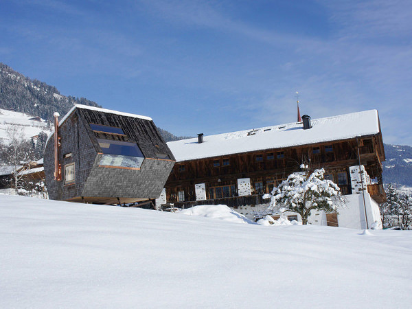 Ufogel hôtel de bois par Peter Jungmann