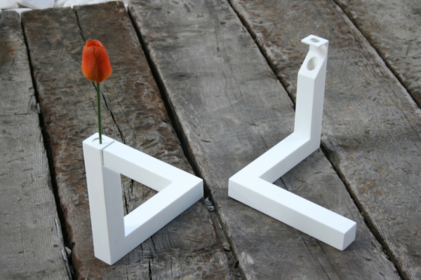 VASE TRIANGLE IMPOSSIBLE PAR CUATRO CUATROS