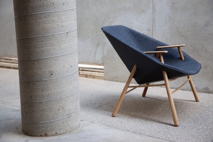 ANDREW LE FAUTEUIL ENVELOPPANT PAR LE STUDIO BLACK NAVY