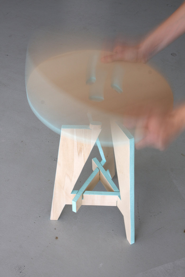 Puzzle Stool simplement tabouret par Karolina Tarkowska