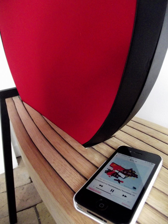 Eclipse tablette et enceinte par Romain Deberle