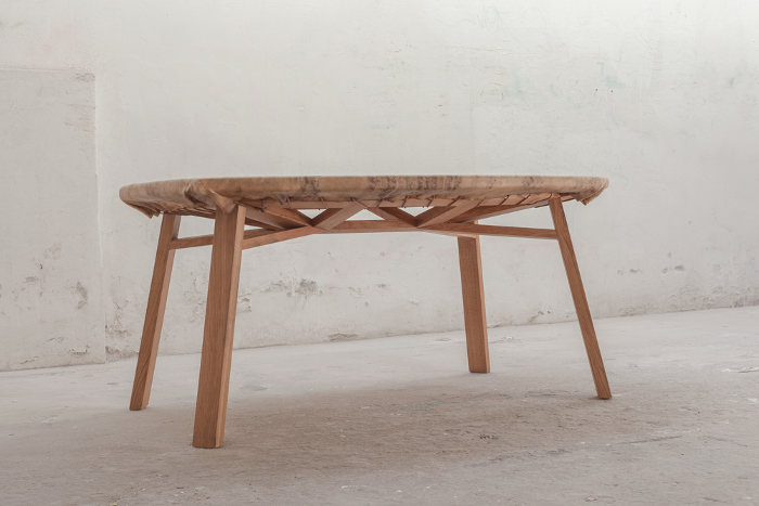 Hide la table tambour par Eva Fly