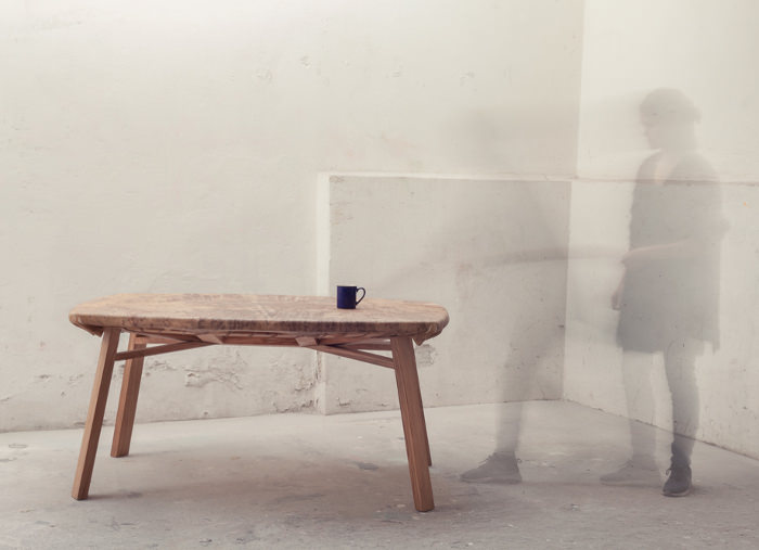 Hide la table tambour par Eva Fly