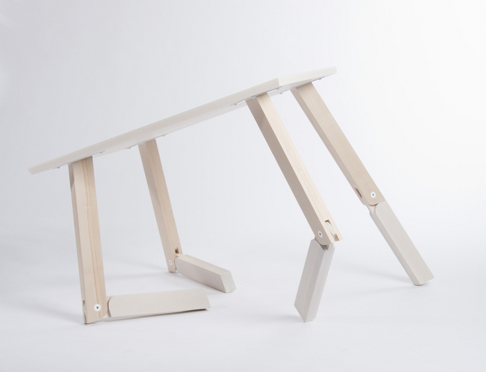 LÈVE TOI ET MARCHE, BAMBI TABLE PAR CAROLINE OLSSON - 2011