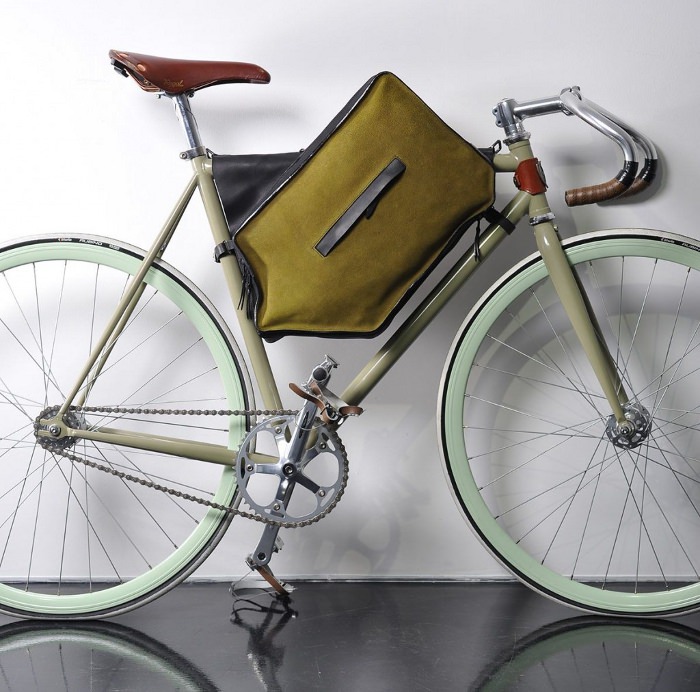 Bicycle case la sacoche à vélo par Joao Pedro Filipe