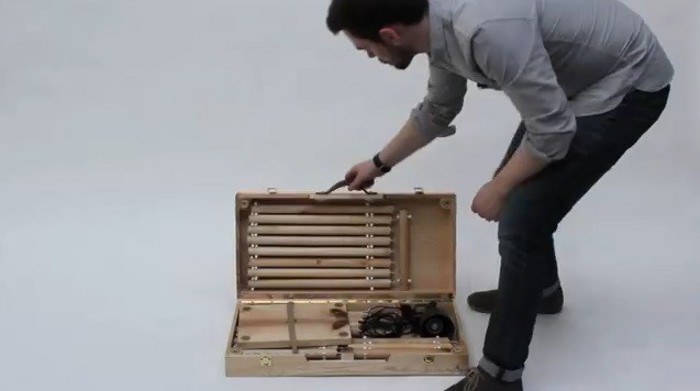 Boxed le bureau mallette par Tyrone Stoddart