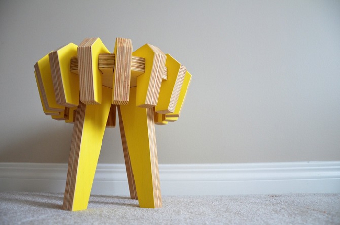 TABOURET ASTERISK PAR CHRISTINA SICOLI