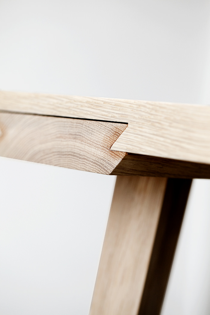 Timber table à assembler par Julian Kyhl