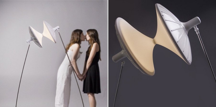 LIGHT KISS LA LAMPE INSPIRÉE PAR UN BAISER PAR HOFIT HAHAM