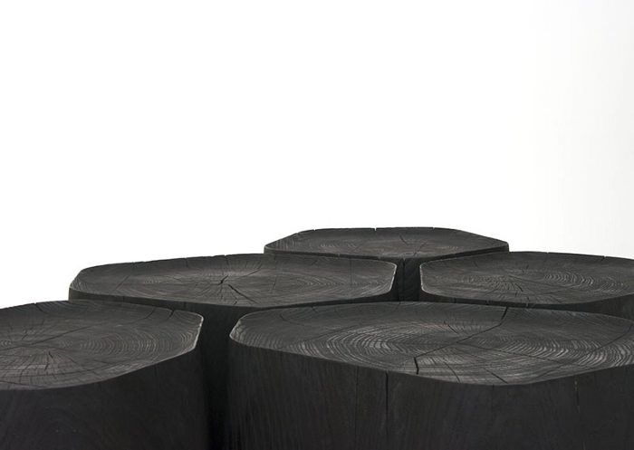 BASALT tables basses en bois brûlé par Normal Studio