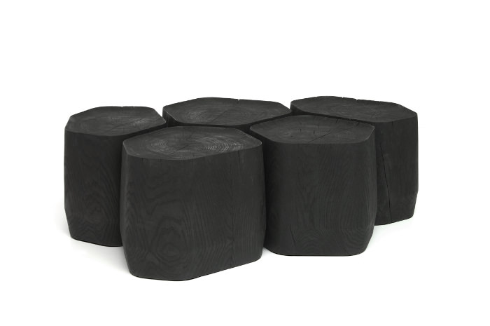 BASALT tables basses en bois brûlé par Normal Studio