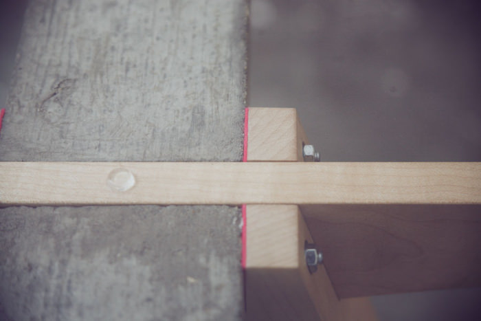 Beam Desk 2.0 le bureau bois béton verre par le Studio Temper