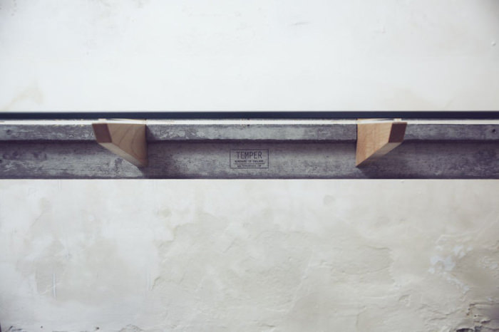 Beam Desk 2.0 le bureau bois béton verre par le Studio Temper