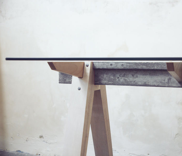 Beam Desk 2.0 le bureau bois béton verre par le Studio Temper