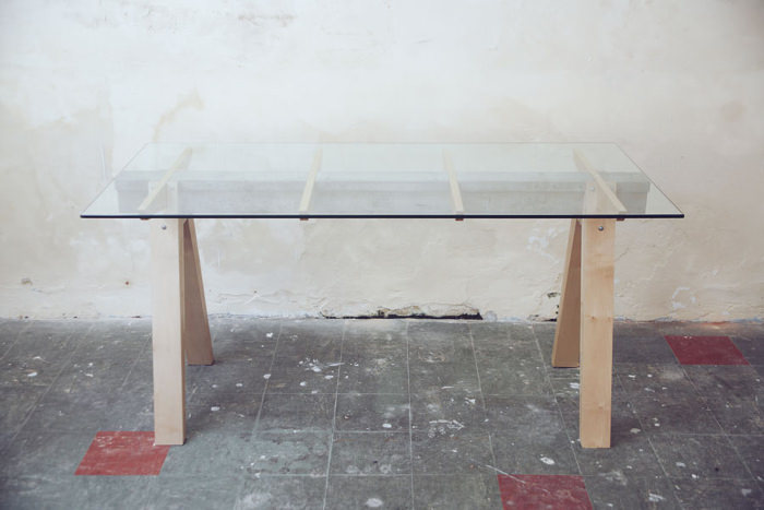 Beam Desk 2.0 le bureau bois béton verre par le Studio Temper