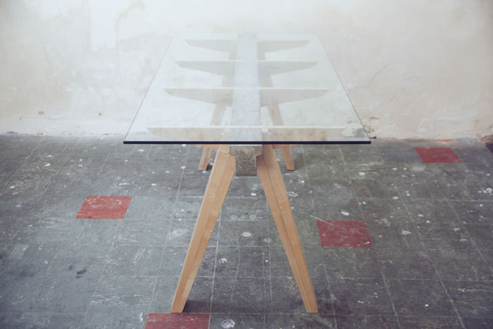 Beam Desk 2.0 le bureau bois béton verre par le Studio Temper