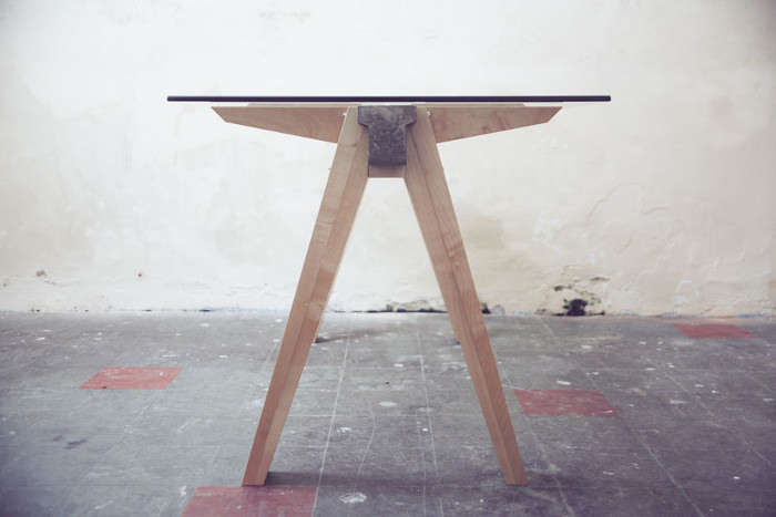 Beam Desk 2.0 le bureau bois béton verre par le Studio Temper