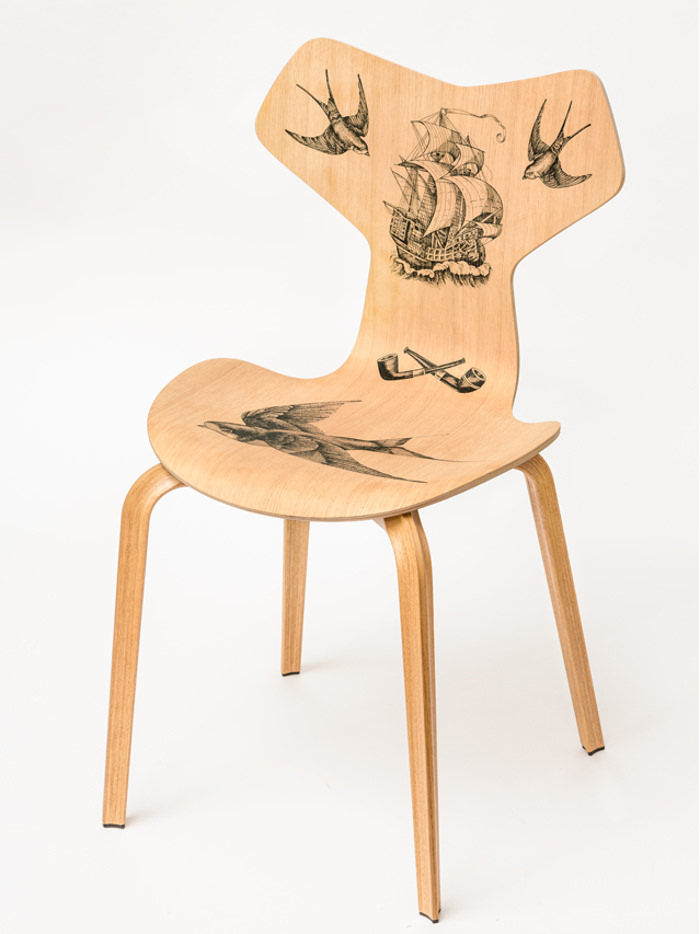 Fantastic Wood la chaise Grand Prix tatouée