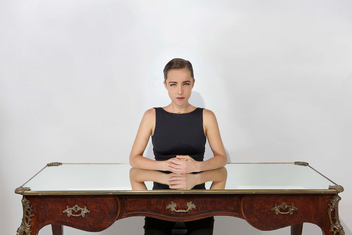 Narcissus Desk le bureau miroir par Sebastian Errazuriz